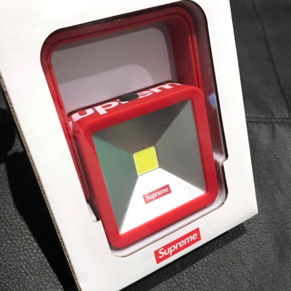Supreme LED Magnetic Kickstand Light